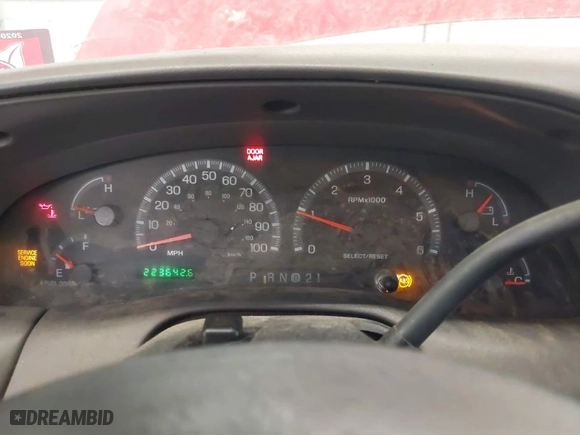 2000 Ford F-150 XL with VIN 1FTRX18L0YNA84231, listed as a IAAI auction lot 41824453 with 223,642 mi miles. Bid and sale history available at carsss.com. Image 7.