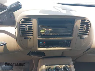2000 Ford Expedition Eddie Bauer с VIN 1FMEU17L3YLB95565, выставлен на аукционе IAAI как лот 42517370 с пробегом Не указан миль и . История ставок и продаж доступна на DreamBid. Изображение 14.