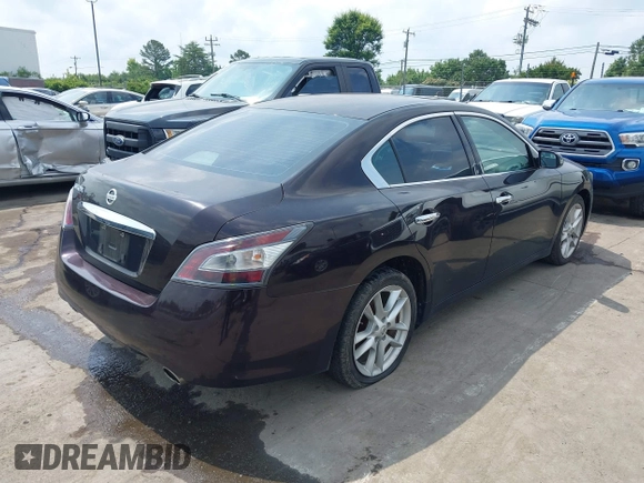 2014 Nissan Maxima SV z VIN 1N4AA5AP6EC454159, wystawiony jako IAAI lot #42429951 z przebiegiem 194 791 mil mil oraz . Historia ofert i sprzedaży dostępna na DreamBid. Obrazek 4.