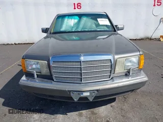 1986 Mercedes-Benz 420 Series 420SEL with VIN WDBCA35D9GA209179, listed as a IAAI auction lot 42081253 with 141,249 mi miles. Bid and sale history available at carsss.com. Image 12.