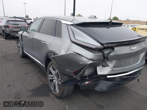 2024 Cadillac LYRIQ Luxury z VIN 1GYKPPRK1RZ109216, wystawiony jako IAAI lot #42180416 z przebiegiem 13 470 mil mil oraz . Historia ofert i sprzedaży dostępna na DreamBid. Obrazek 3.
