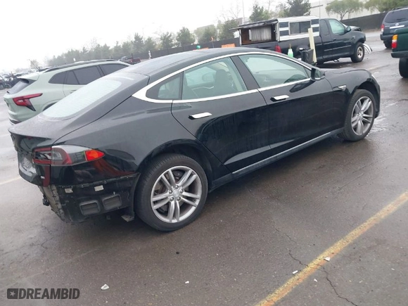 2013 Tesla Model S with VIN 5YJSA1CN0DFP20408, listed as a IAAI auction lot 41524470 with 1 mi miles. Bid and sale history available at carsss.com. Image 4.