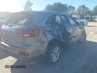 2019 Kia Sorento LX V6 with VIN 5XYPGDA55KG483672, listed as a IAAI auction lot 41043216 with 163,173 mi miles. Bid and sale history available at carsss.com. Image 4.