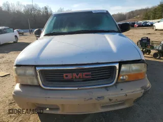 1998 GMC Jimmy SL with VIN 1GKCS13WXW2516025, listed as a Copart auction lot 88762955 with 140,381 mi miles and Salvage Title. Bid and sale history available at carsss.com. Image 5.