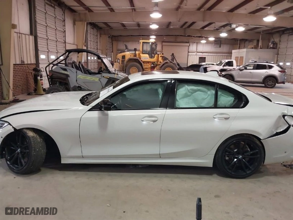2021 BMW 3 Series 330i xDrive with VIN 3MW5R7J03M8C00737, listed as a IAAI auction lot 41589608 with 17,932 mi miles. Bid and sale history available at carsss.com. Image 15.