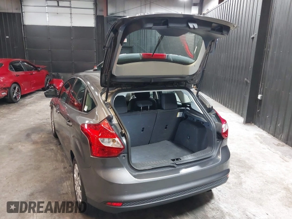 2012 Ford Focus SE with VIN 1FAHP3K22CL394088, listed as a IAAI auction lot 40953085 with 147,259 mi miles and . Bid and sale history available at carsss.com. Image 3.