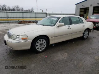 2003 Lincoln Town Car Cartier L z VIN 1LNHM85W53Y687819, wystawiony jako Copart lot #43714915 z przebiegiem 155 425 mil mil oraz Szkoda całkowita • Salvage title. Historia ofert i sprzedaży dostępna na DreamBid. Obrazek 1.