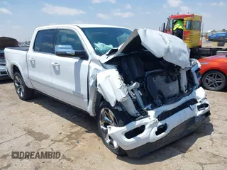 2024 Ram 1500 Limited z VIN 1C6SRFHTXRN208717, wystawiony jako IAAI lot #42372730 z przebiegiem 5 872 mil mil oraz . Historia ofert i sprzedaży dostępna na DreamBid. Obrazek 1.