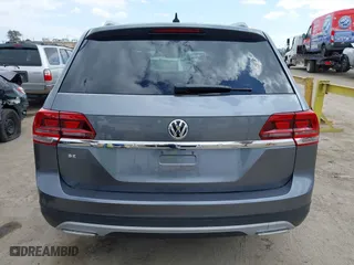 2018 Volkswagen Atlas 3.6L V6 SE with VIN 1V2LR2CA4JC560878, listed as a IAAI auction lot 42064189 with 142,834 mi miles. Bid and sale history available at carsss.com. Image 16.