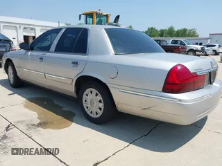 2004 Mercury Grand Marquis GS z VIN 2MEFM74W54X673359, wystawiony jako IAAI lot #42441171 z przebiegiem 117 442 mil mil oraz . Historia ofert i sprzedaży dostępna na DreamBid. Obrazek 3.