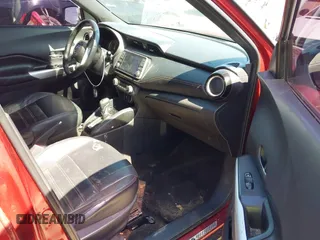 2019 Nissan Kicks SV z VIN 3N1CP5CU5KL499178, wystawiony jako IAAI lot #42316941 z przebiegiem 125 647 mil mil oraz . Historia ofert i sprzedaży dostępna na DreamBid. Obrazek 5.