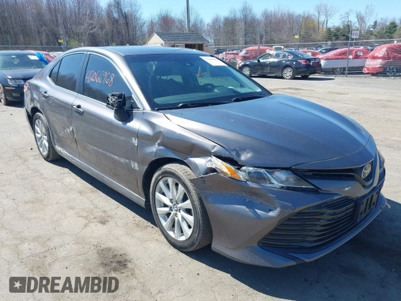 2019 Toyota Camry LE z VIN 4T1B11HK9KU245615, wystawiony jako IAAI lot #42066968 z przebiegiem 130 042 mil mil oraz . Historia ofert i sprzedaży dostępna na DreamBid. Obrazek 1.