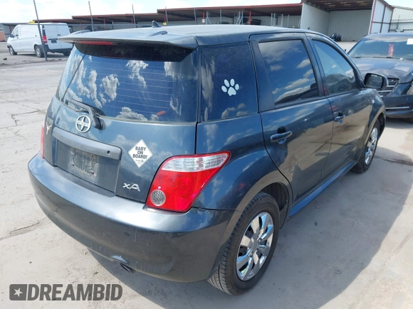 2006 Scion xA z VIN JTKKT624860159143, wystawiony jako IAAI lot #42209647 z przebiegiem 206 949 mil mil oraz . Historia ofert i sprzedaży dostępna na DreamBid. Obrazek 4.