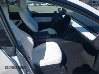 2020 Tesla Model Y Long Range with VIN 5YJYGDEE2LF044811, listed as a IAAI auction lot 41839136 with 68,445 mi miles and . Bid and sale history available at DreamBid. Image 5.