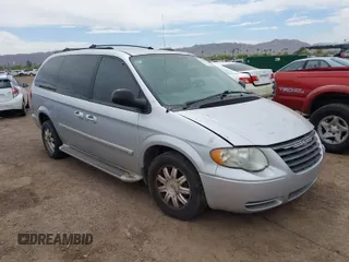 2005 Chrysler Town & Country Touring with VIN 2C4GP54L75R181204, listed as a IAAI auction lot 41982970 with 1 mi miles. Bid and sale history available at carsss.com. Image 1.