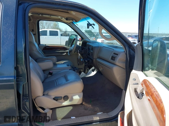 2001 Ford Excursion Limited z VIN 1FMNU42L81EC18793, wystawiony jako IAAI lot #41874483 z przebiegiem 182 967 mil mil oraz . Historia ofert i sprzedaży dostępna na DreamBid. Obrazek 5.