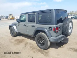 2020 Jeep Wrangler Unlimited Sport S z VIN 1C4HJXDN2LW261730, wystawiony jako IAAI lot #42034942 z przebiegiem 61 465 mil mil oraz . Historia ofert i sprzedaży dostępna na DreamBid. Obrazek 3.