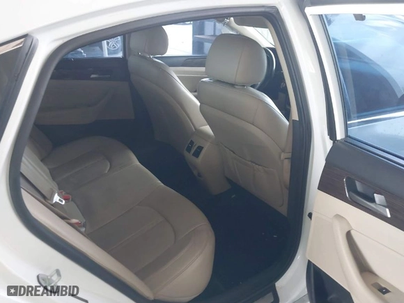 2019 Hyundai Sonata Sport with VIN 5NPE34AF9KH813933, listed as a IAAI auction lot 40777165 with 112,654 mi miles. Bid and sale history available at carsss.com. Image 8.