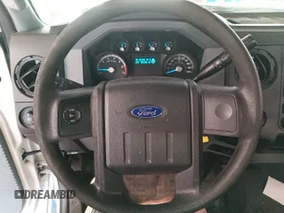 2011 Ford F-250 XL z VIN 1FTBF2B61BEC37445, wystawiony jako IAAI lot #42624921 z przebiegiem 124 106 mil mil oraz . Historia ofert i sprzedaży dostępna na DreamBid. Obrazek 22.