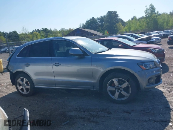 2011 Audi Q5 Premium Plus z VIN WA1DKAFP8BA075736, wystawiony jako IAAI lot #42240625 z przebiegiem 130 788 mil mil oraz . Historia ofert i sprzedaży dostępna na DreamBid. Obrazek 14.