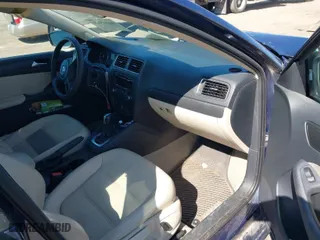2014 Volkswagen Jetta Sedan SE with VIN 3VWD17AJ0EM378707, listed as a IAAI auction lot 41645024 with 110,598 mi miles. Bid and sale history available at carsss.com. Image 5.