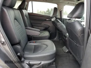 2024 Toyota Highlander LE z VIN 5TDKDRAH8RS053920, wystawiony jako Copart lot #51061275 z przebiegiem 30 334 mil mil oraz Tytuł czysty. Historia ofert i sprzedaży dostępna na DreamBid. Obrazek 11.