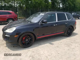 2008 Porsche Cayenne Turbo z VIN WP1AC29P28LA80823, wystawiony jako Copart lot #60493965 z przebiegiem 102 905 mil mil oraz Czysty tytuł • Clean title. Historia ofert i sprzedaży dostępna na DreamBid. Obrazek 1.