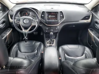 2017 Jeep Cherokee Limited z VIN 1C4PJLDB0HW580853, wystawiony jako Copart lot #57952305 z przebiegiem 245 375 mil mil oraz Szkoda całkowita • Salvage title. Historia ofert i sprzedaży dostępna na DreamBid. Obrazek 8.