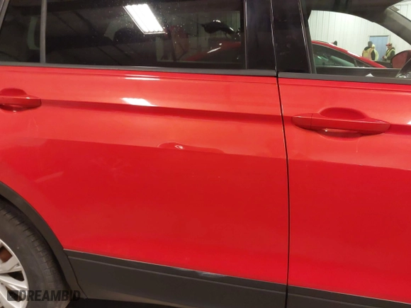 2019 Volkswagen Tiguan S with VIN 3VV0B7AX3KM075498, listed as a IAAI auction lot 41501778 with 143,262 mi miles. Bid and sale history available at carsss.com. Image 17.