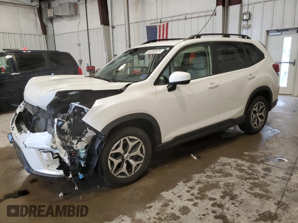 2024 Subaru Forester Premium z VIN JF2SKADC6RH511659, wystawiony jako Copart lot #55260975 z przebiegiem 10 445 mil mil oraz Szkoda całkowita • Salvage title. Historia ofert i sprzedaży dostępna na DreamBid. Obrazek 1.