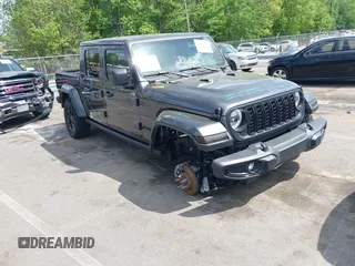 2024 Jeep Gladiator Sport z VIN 1C6HJTAG0RL131543, wystawiony jako IAAI lot #42090629 z przebiegiem 8 546 mil mil oraz . Historia ofert i sprzedaży dostępna na DreamBid. Obrazek 1.