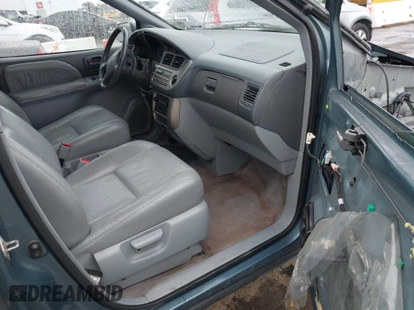 2001 Toyota Sienna LE with VIN 4T3ZF13C01U323995, listed as a IAAI auction lot 41472484 with 232,667 mi miles. Bid and sale history available at carsss.com. Image 5.