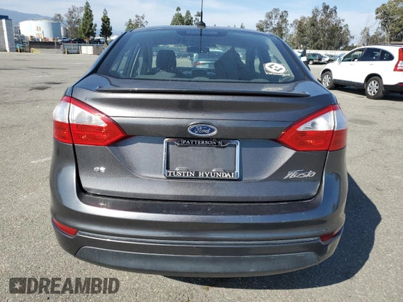 2019 Ford Fiesta SE z VIN 3FADP4BJ4KM106189, wystawiony jako Copart lot #57913315 z przebiegiem Nie podano mil oraz Szkoda całkowita • Salvage title. Historia ofert i sprzedaży dostępna na DreamBid. Obrazek 6.