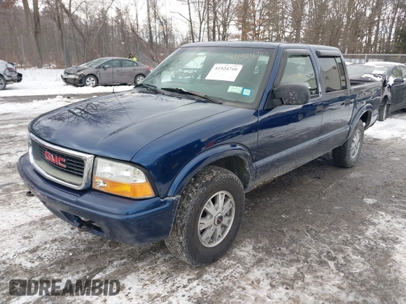 2002 GMC Sonoma SLS with VIN 1GTDT13W12K158613, listed as a IAAI auction lot 41524710 with 217,785 mi miles. Bid and sale history available at carsss.com. Image 17.