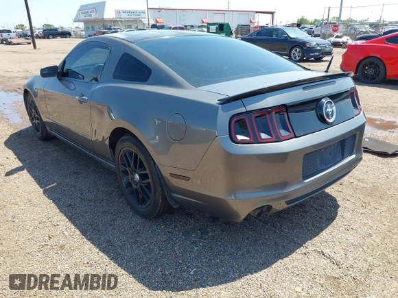 2014 Ford Mustang V6 z VIN 1ZVBP8AM7E5274601, wystawiony jako IAAI lot #42238046 z przebiegiem 161 887 mil mil oraz . Historia ofert i sprzedaży dostępna na DreamBid. Obrazek 3.