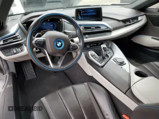 2016 BMW i8 z VIN WBY2Z2C53GV675600, wystawiony jako Copart lot #69637234 z przebiegiem 26 756 mil mil oraz Czysty tytuł • Clean title. Historia ofert i sprzedaży dostępna na DreamBid. Obrazek 8.