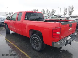 2008 Chevrolet Silverado 1500 LT w/1LT with VIN 1GCEC19018Z330212, listed as a IAAI auction lot 41559488 with 296,792 mi miles. Bid and sale history available at carsss.com. Image 3.