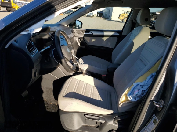 2022 Volkswagen Tiguan S with VIN 3VV0B7AX2NM043145, listed as a Copart auction lot 80870404 with 22,284 mi miles and Salvage Title. Bid and sale history available at carsss.com. Image 7.