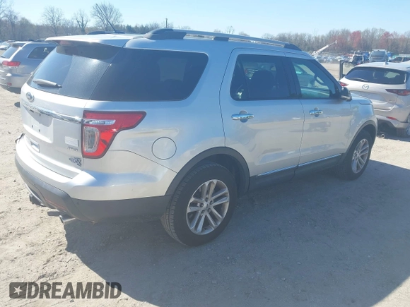 2015 Ford Explorer XLT with VIN 1FM5K8D83FGA37831, listed as a IAAI auction lot 41998146 with 121,678 mi miles and . Bid and sale history available at carsss.com. Image 4.