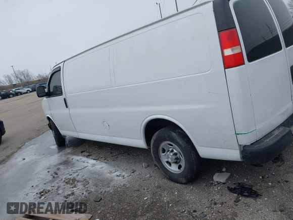 2015 Chevrolet Express Cargo z VIN 1GCZGUCG1F1101005, wystawiony jako IAAI lot #41314699 z przebiegiem 103 736 mil mil oraz . Historia ofert i sprzedaży dostępna na DreamBid. Obrazek 14.