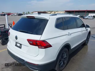 2024 Volkswagen Tiguan SE with VIN 3VVNB7AX2RM140292, listed as a IAAI auction lot 41899150 with 3,171 mi miles and . Bid and sale history available at DreamBid. Image 4.