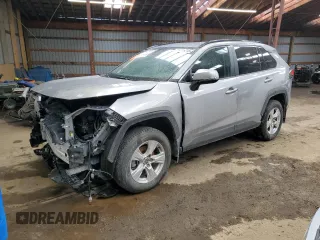 2021 Toyota RAV4 XLE with VIN 2T3W1RFV8MC169460, listed as a Copart auction lot 49215215 with 33,589 mi miles and Salvage Title. Bid and sale history available at carsss.com. Image 1.
