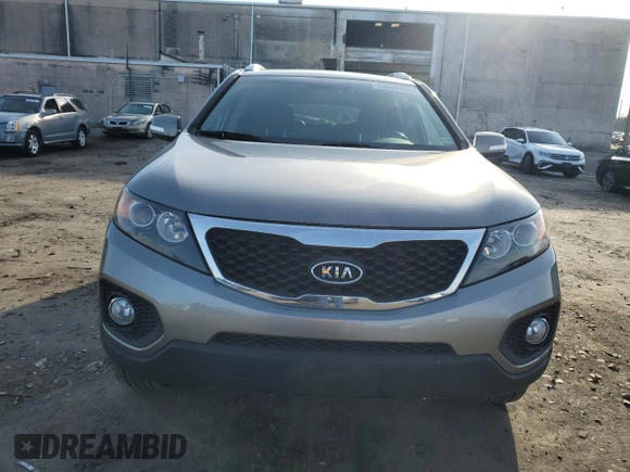 2013 Kia Sorento EX with VIN 5XYKUDA63DG371371, listed as a Copart auction lot 85863984 with 180,749 mi miles and Clean Title. Bid and sale history available at carsss.com. Image 5.