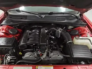 2010 Dodge Challenger SE z VIN 2B3CJ4DV1AH320692, wystawiony jako Copart lot #85183585 z przebiegiem 218 738 mil mil oraz Czysty tytuł • Clean title. Historia ofert i sprzedaży dostępna na DreamBid. Obrazek 14.