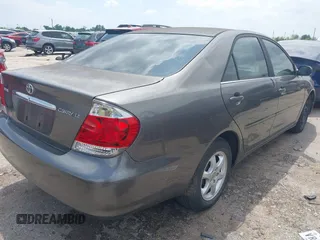 2006 Toyota Camry STD with VIN JTDBE32K163047233, listed as a IAAI auction lot 42088552 with 137,973 mi miles. Bid and sale history available at carsss.com. Image 4.