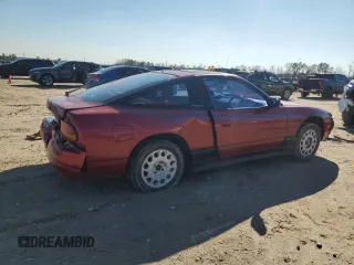 1989 Nissan 240SX z VIN RS13604765, wystawiony jako Copart lot #46514985 z przebiegiem 115 929 mil mil oraz Szkody całkowita. Historia ofert i sprzedaży dostępna na DreamBid. Obrazek 3.