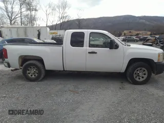 2010 Chevrolet Silverado 1500 with VIN 1GCSKPE31AZ229573, listed as a IAAI auction lot 41203758 with 128,175 mi miles and . Bid and sale history available at DreamBid. Image 14.