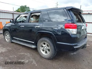 2011 Toyota 4Runner Trail z VIN JTEBU5JR0B5040278, wystawiony jako IAAI lot #42210447 z przebiegiem 263 253 mil mil oraz . Historia ofert i sprzedaży dostępna na DreamBid. Obrazek 3.
