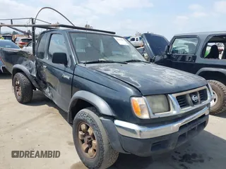 1999 Nissan Frontier XE z VIN 1N6ED26Y5XC321492, wystawiony jako IAAI lot #42116307 z przebiegiem 446 841 mil mil oraz . Historia ofert i sprzedaży dostępna na DreamBid. Obrazek 1.
