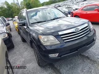 2009 Kia Borrego LX with VIN KNDJJ741295020182, listed as a IAAI auction lot 42012595 with 170,929 mi miles. Bid and sale history available at carsss.com. Image 1.